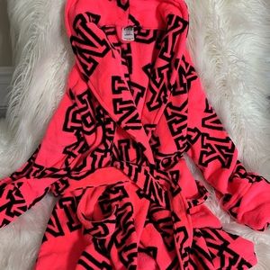 PINK Victoria’s Secret Robe NWOT Medium/Large